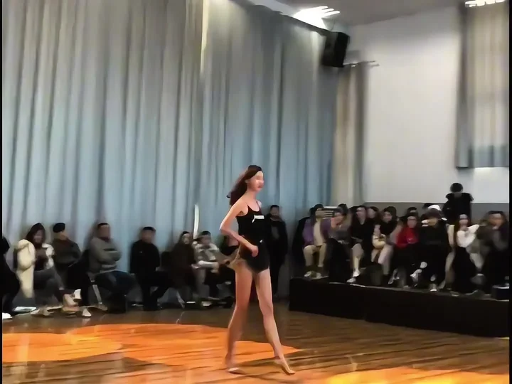 欧美黑人模特走秀